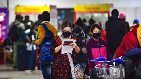 COVID XBB: সংক্রমণ বাড়তেই সতর্ক করল মন্ত্রক! টেস্ট-ভ্যাকসিনেশনে জোর