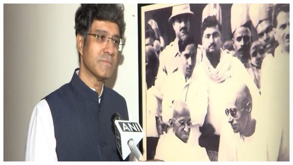 কংগ্রেসের দৃষ্টিভঙ্গি দুর্ভাগ্যজনক! দলত্যাগের চিঠি পশ্চিমবঙ্গের প্রথম রাজ্যপালের প্রপৌত্র সিআর কেশবনের