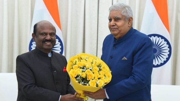 হঠাৎ বাংলার প্রাক্তন রাজ্যপাল জগদীপ ধনখড়ের সঙ্গে বৈঠকে সিভি আনন্দ বোস