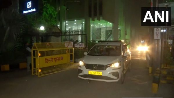 ৬০ ঘন্টা 'সার্ভে' শেষে বিবিসি অফিস ছাড়লেন আয়কর দফতরের আধিকারিকরা! রইল ভিডিও