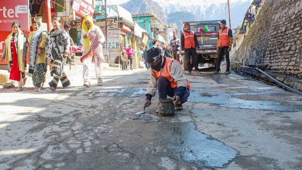 ফের আতঙ্ক উত্তরাখণ্ডে, জোশীমঠের কাছে বদ্রীনাথ হাইওয়েতে ফাটল, সংকটে চারধাম যাত্রা