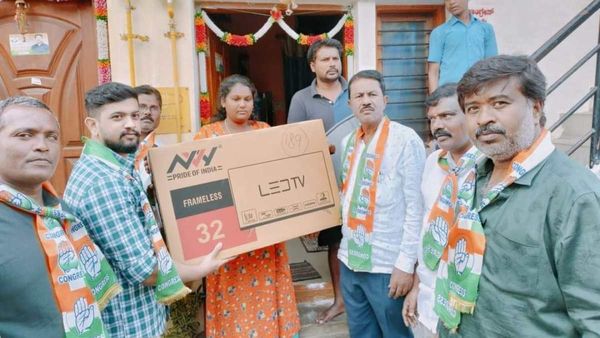 মোদীর বাজেটে সস্তা LED TV, ঘরে ঘরে স্মার্ট টিভি বিলোচ্ছেন কংগ্রেস বিধায়ক
