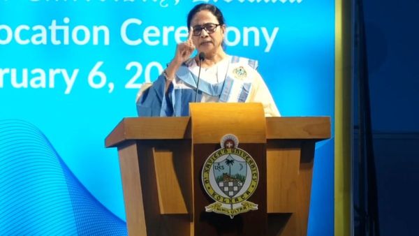 আমি সাধারণ মানুষ হয়ে থাকতে চাই, জেভিয়ার্সের ডি-লিট সম্মান নিয়ে বললেন মমতা