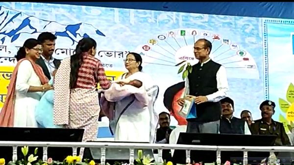 'মনে রাখবেন লোভেই সর্বনাশ হয়', সরকারি কর্মীদের বার্তা দিতে গিয়ে এটা কী বললেন মমতা