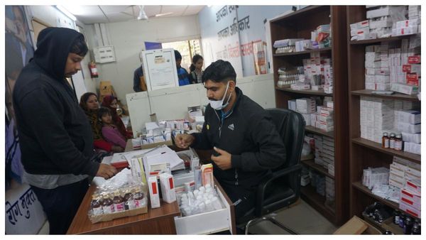 ৭৪ টি মেডিসিন ফর্মুলেশনের নতুন করে খুচরো মূল্য নির্ধারণ! তালিকায় ব্ল্যাড প্রেসার-ডায়াবিটিসের ওষুধও