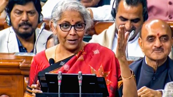 কেন্দ্রীয় বাজেট ২০২৩: পুরনো বনাম নতুন আয়কর স্ল্যাবের পরিবর্তন, দেখুন একনজরে