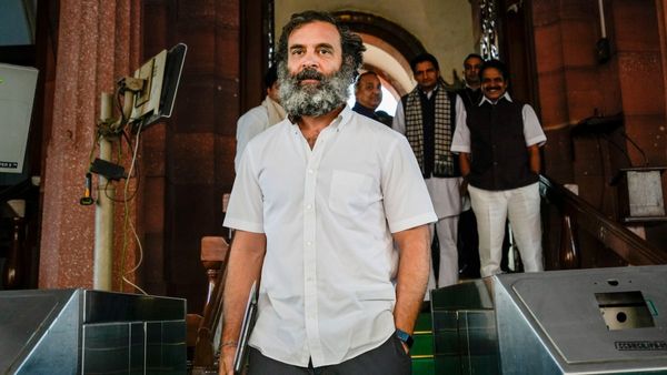 গণতন্ত্রের সমাধি হল লোকসভায়, রাহুলের বক্তব্য রেকর্ড থেকে বাদ প্রসঙ্গে কংগ্রেস