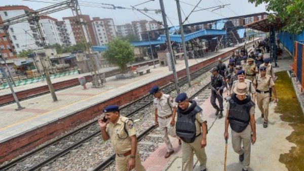 একাধিক দাবিতে আদিবাসীদের ধর্মঘটে বিপর্যস্ত রেল পরিষেবা, আটকে একাধিক ট্রেন