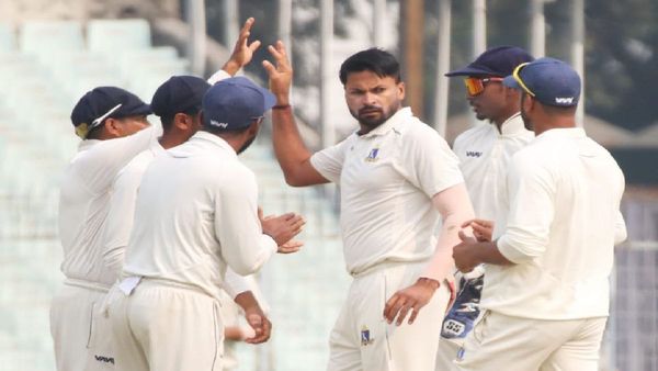 রঞ্জি ফাইনালে প্রথম ইনিংসে বাংলার চেয়ে ২৩০ রানে এগিয়ে সৌরাষ্ট্র, মুকেশের চার উইকেট