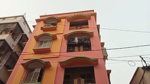 দক্ষিণ কলকাতায় একই ঘরে বাবা-মা-মেয়ের ঝুলন্ত দেহ! তদন্ত শুরু পুলিশের