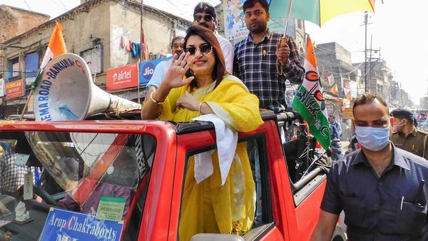 ফের কেষ্টর ডেরায় বিক্ষোভের মুখে শতাব্দী, খয়রাশোলের পর মহম্মদবাজারে দিদির দূত কর্মসূচিতে সাংসদকে ঘিরে অসন্তোষ