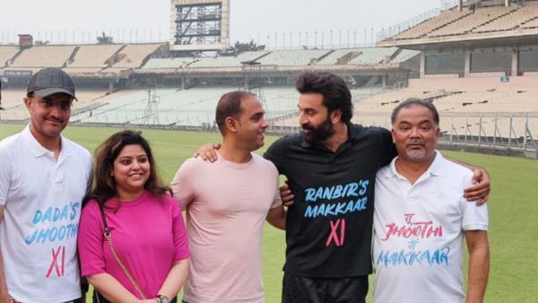 সৌরভের সঙ্গে সাক্ষাৎ, ছবির প্রচারে ইডেনে ক্রিকেটও খেললেন রণবীর! বায়োপিক প্রসঙ্গে কী বললেন?