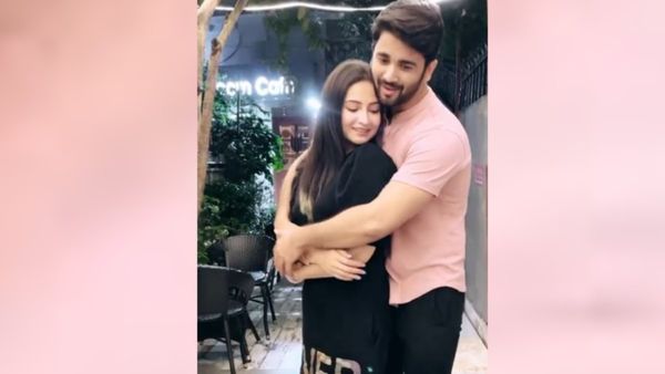 তবে কি এই টেলি অভিনেতার প্রেমে পড়লেন অভিনেত্রী শ্রীমা? 
