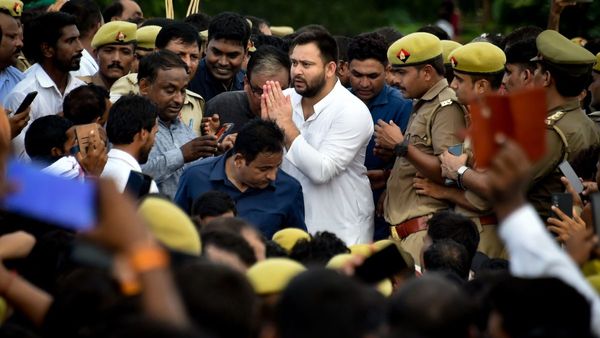 ভ্যালেন্টাইন্স ডের আগে পটনার 'বেকার' তরুণীর করুণ আবেদন! চিঠি উপমুখ্যমন্ত্রী তেজস্বী যাদবকে