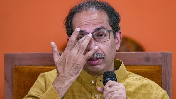 একনাথ শিন্ডেকে সুপ্রিম চ্যালেঞ্জ ছুড়ে দিলেন উদ্ধব ঠাকরে, এবার লড়াই প্রধান বিচারপতির এজলাসে