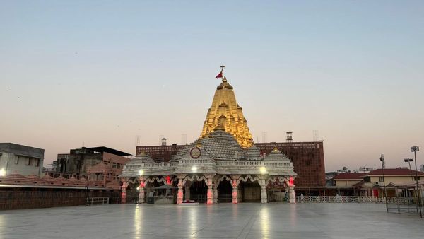 ৫১ শক্তিপীঠের মধ্যে একটি! সেই Ambaji মন্দিরেই প্রসাদ দেওয়া নিয়ে বিতর্ক