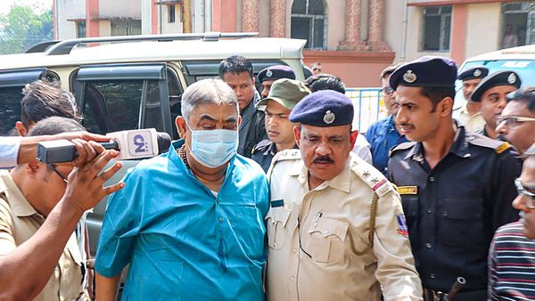 cattle smuggling scam: দিল্লি যাত্রার প্রস্তুতির মধ্যেই হাইকোর্টের দ্বারস্থ অনুব্রত মণ্ডল