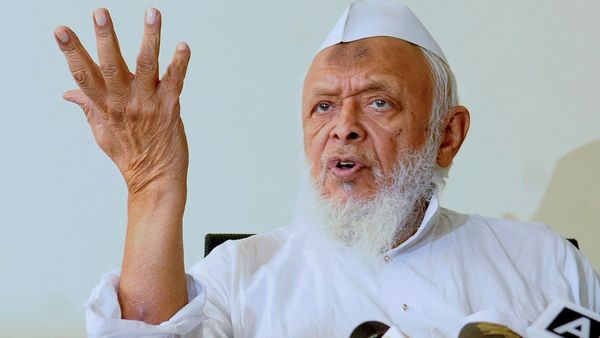 আমরা সবাই এক পিতা-মাতার সন্তান! 'ওম-আল্লাহ' মন্তব্যের পরে কি ট্র্যাক পরিবর্তন আরশাদ মাদানির