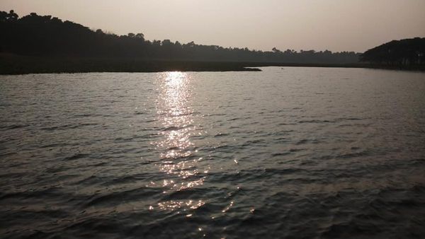 জানেন কলকাতার খুব কাছেই রয়েছে বৃহত্তম অশ্বক্ষুরাকৃতি হ্রদ, একদিনেই বেড়িয়ে আসা যায়