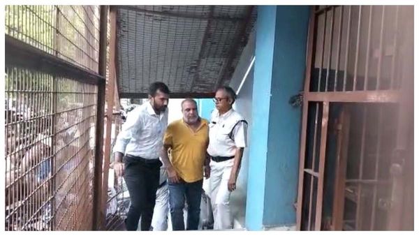 নিয়োগ দুর্নীতিতে ইডির হানার আগেই অয়নের বান্ধবীর কাছে খবর! জেরায় কানু-লাল-তপন-সহ আত্মীয়-পরিজনদের খোঁজ