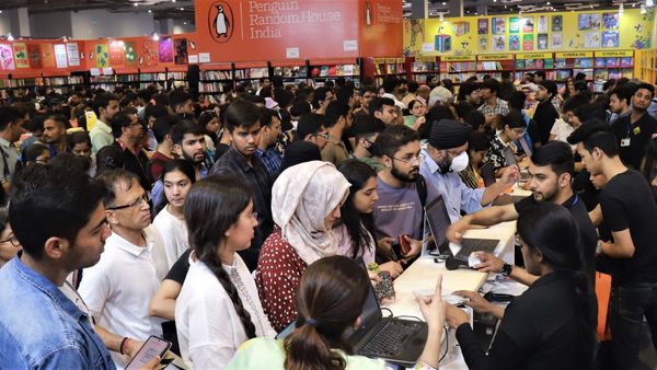 বিনামূল্যে বাইবেল বিতরণ, তুমুল অশান্তি বই মেলায়