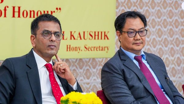 'বাইরের প্রভাব থেকে বিচাব্যবস্থাকে মুক্ত করতে হবে', বিতর্কের মাঝে মুখ খুললেন প্রধান বিচারপতি চন্দ্রচূড়