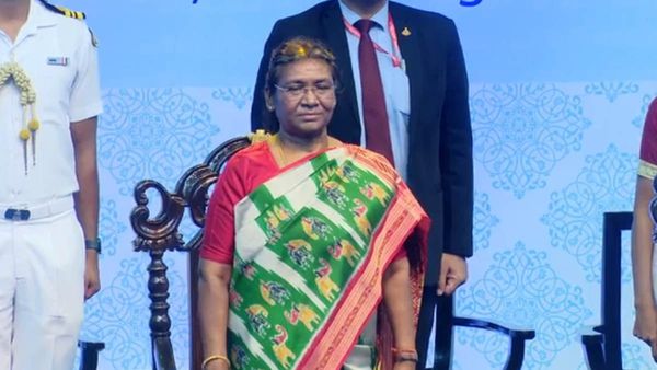 মমতার নাচে মুগ্ধ রাষ্ট্রপতি মুর্মু! বক্তব্যের শেষে বললেন 'জয় বাংলা...'