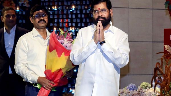 আইনসভায় নয়, রাজনৈতিক গরিষ্ঠতা দেখান! সুপ্রিম কোর্টে একাধিক প্রশ্নের মুখে একনাথ শিন্ডে শিবির