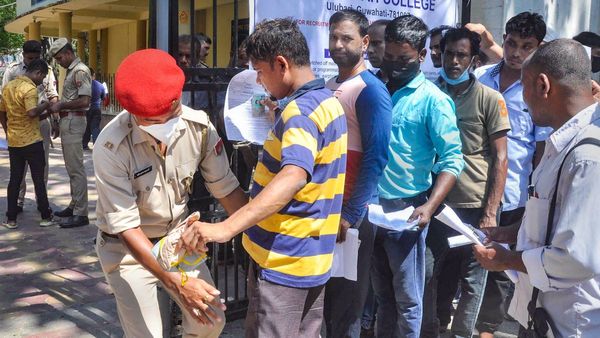 হোয়াটস অ্যাপে ৩০০০ টাকায় বিক্রি হচ্ছে বোর্ড পরীক্ষার প্রশ্নপত্র , তদন্তে পুলিশ