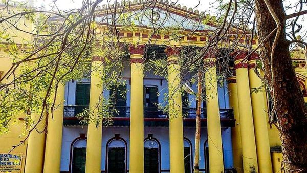 বসন্তে বেড়িয়ে আসুন বীরভূমের এই রাজবাড়ি থেকে