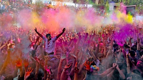 রংয়ের উৎসবে মাতার আগে সাবধান! H3N2 ফ্লু-য়ের সংক্রমণ বাড়তে পারে হোলিতে, বাড়ছে করোনা সংক্রমণও