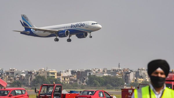 Indigo Flight: মাঝ আকাশে বিমানসেবিকাকে শ্লীলতাহানি করে গারদে মদ্যপ ব্যক্তি