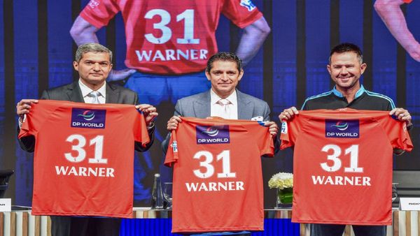 ডেভিড ওয়ার্নার দিল্লি ক্যাপিটালসে যোগ দিয়েই 'ঝুকেগা নেহি' অবতারে! আইপিএলে ট্রাম্প কার্ড বাছলেন ওয়াটসন