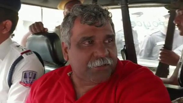 জিতেন্দ্র তিওয়ারির গ্রেফতার নিয়ে সর্বোচ্চ আদালতে ধাক্কা! সরকারের হলফনামা তলব করল সুপ্রিম কোর্ট