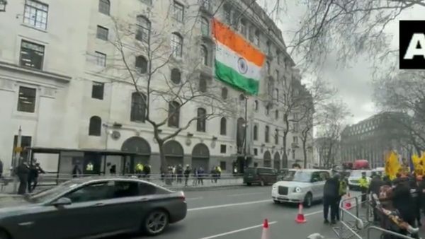 Tit-for-Tat: একটা ছোট্ট চাল! ভারতীয় হাইকমিশন ঘিরে নিল লন্ডল পুলিশ