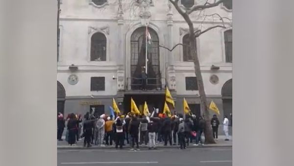 লন্ডন হাইকমিশনে পতাকা নামানোর প্রতিবাদ! ব্রিটেনের শীর্ষ কূটনীতিককে তলব করল মোদী সরকার