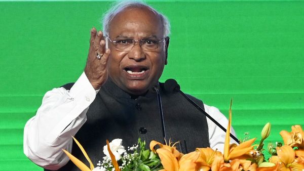 'বিরোধীদের জন্য ইডি-সিবিআই আর ইন্টারপোলের তালিকা থেকে বাদ মেহুল ভাই?', বিজেপিকে নিশানা খাড়গের