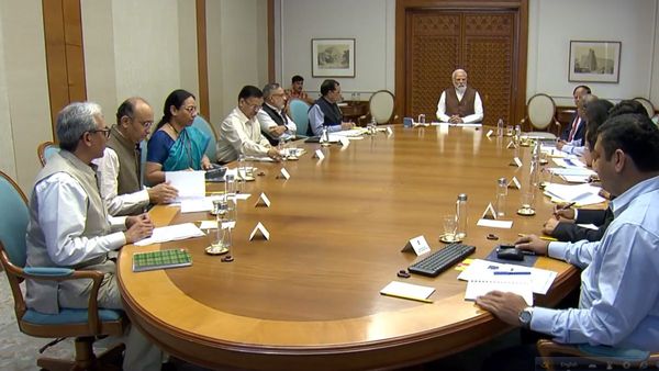 দেশে করোনা পরিস্থিতি কেমন! পর্যালোচনা করতে জরুরি বৈঠকে পিএম মোদী