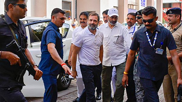 সুরত আদালতে রাহুল গান্ধীর বিরুদ্ধে মানহানির মামলাটি ঠিক কী ধরনের ছিল? কে কে মামলা দায়ের করেছিলেন