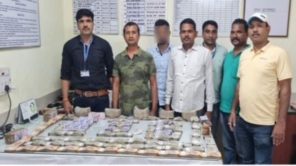 বিপুল পরিমাণ নগদ টাকা উদ্ধার হাওড়া স্টেশন থেকে! পিঠের নীল ব্যাগ খুলতেই চোখ কপালে