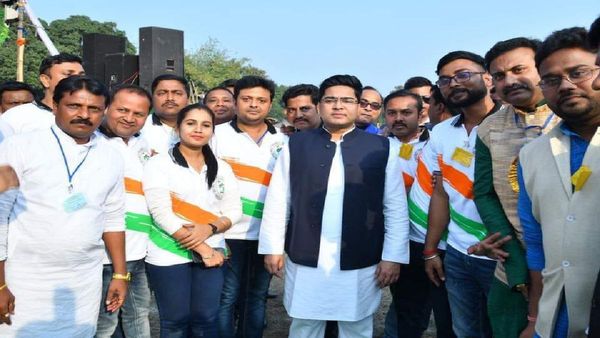 মমতা-অভিষেকের সঙ্গে শান্তনু! শুভেন্দুর হুঁশিয়ারির পরই সোশ্যাল মিডিয়ায় ঝড় তুললেন অনুগামীরা