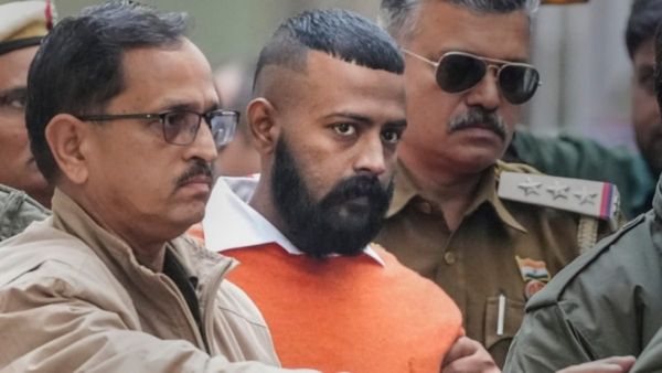 ঠগবাজ সুকেশ চন্দ্রশেখরের দেখা মিলবে এবার পর্দায়! কী জানাচ্ছেন পরিচালক আনন্দ কুমার