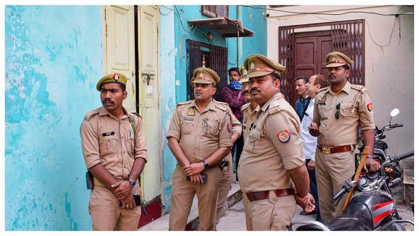 একবছরে উত্তর প্রদেশে এনকাউন্টারে মৃত্যু ২১ অপরাধীর! বাজেয়াপ্ত প্রায় ৭০০ কোটির সম্পত্তি