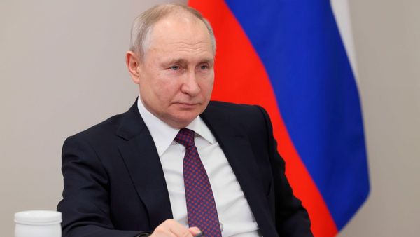 ইউরেনিয়াম শেল ও ট্যাঙ্ক দিয়ে ইউক্রেনকে সাহায্য! ব্রিটেনকে সতর্ক করলেন পুতিন