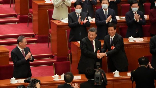 টানা তৃতীয়বার চিনের প্রেসিডেন্ট পদে নির্বাচিত শি জিনপিং, মাও-এর ইতিহাস স্পর্শ