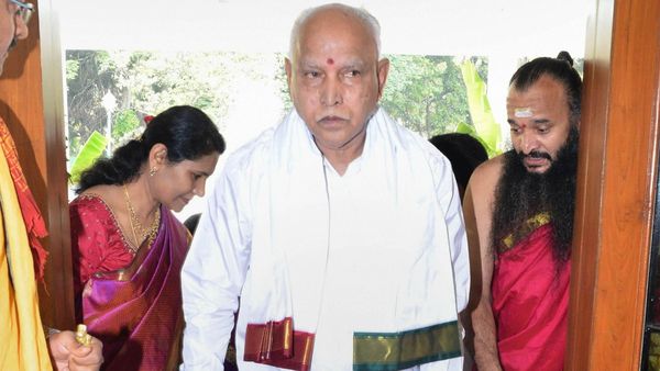 কর্নাটকের প্রাক্তন মুখ্যমন্ত্রী ইয়েদিরাপ্পার বাড়িতে হামলা, পাথর ছোড়ার অভিযোগ