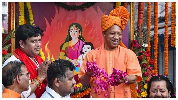 সরকারি দফতরে ব্যাপক নিয়োগ! স্টার্টআপ শুরু করতে ৬০ তরুণকে সাহায্য যোগীর