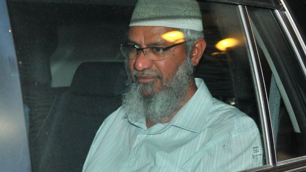 ভারতীয় গোয়েন্দা সংস্থার তৎপরতা! ওমান থেকে নির্বাসিত করা হবে আমন্ত্রিত জাকির নায়েককে