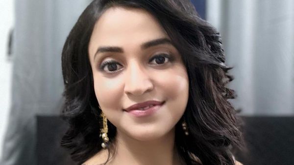 টলিউডে আত্মপ্রকাশ করতে চলেছেন উর্মি, কোন সিনেমায় দেখা মিলবে অন্বেষার 