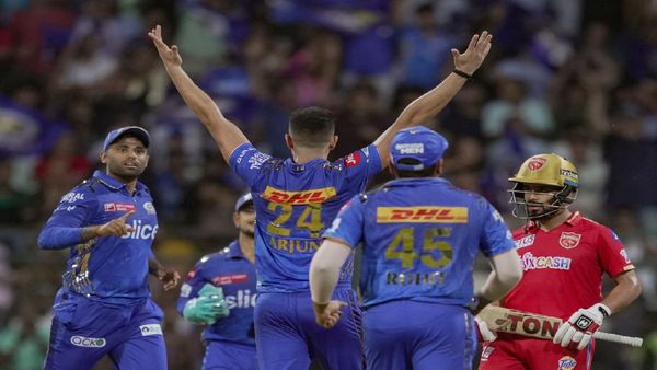 IPL 2023: মুম্বই ডুবল ডেথ ওভারে, ২১৫ রানের টার্গেট দিল পাঞ্জাব, অর্ধশতরান কারানের